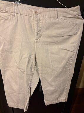 St. John's Bay Cream Capris